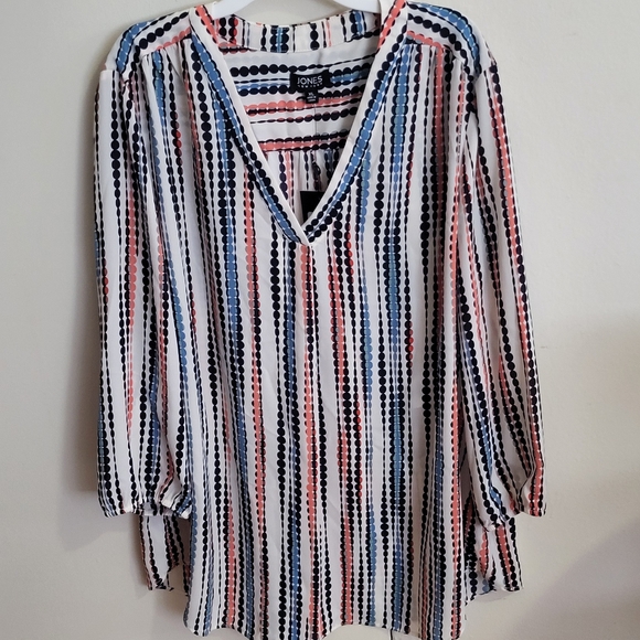 Beautiful blouse - Picture 2 of 10